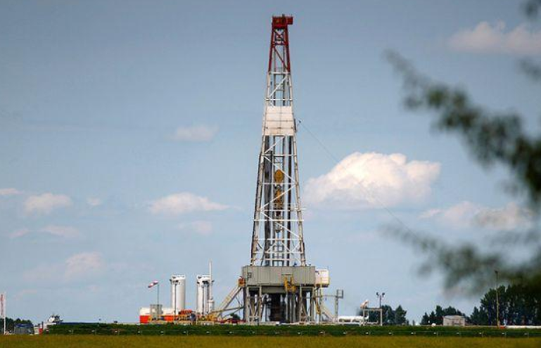 Росіяни другу добу поспіль атакують газові родовища на Полтавщині. Видобуток зупинили